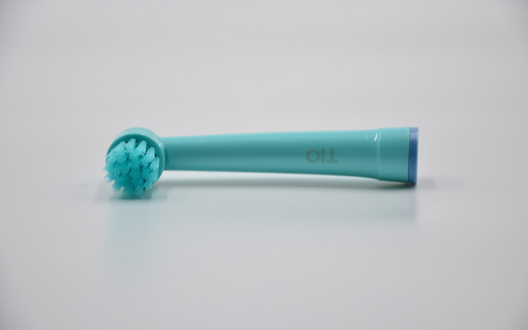 Endlich gefunden – Ein (fast) plastikfreier Aufsteckkopf für elektrische Zahnbürsten von TIO